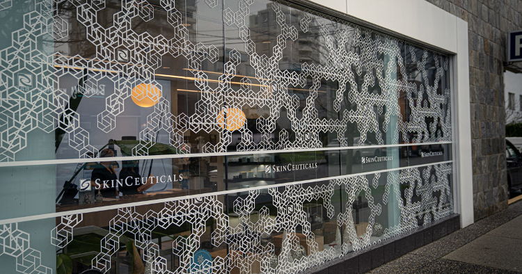 Premier Graphics used Drytac's ViziPrint Impress Clear to produce festive window graphics for skincare specialist Project Skin MD.