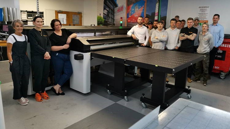 Specialized Signs plans continued growth with hybrid HP Latex R1000.